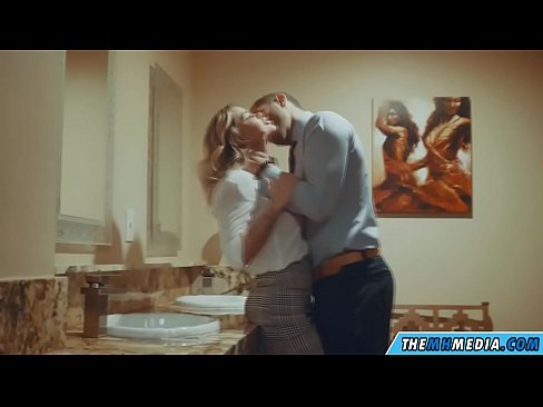 ❤️ Quando uma loira peituda o seduz em um banheiro público Sexo vídeo em nós pt-br.xxxpornolive.ru ☑